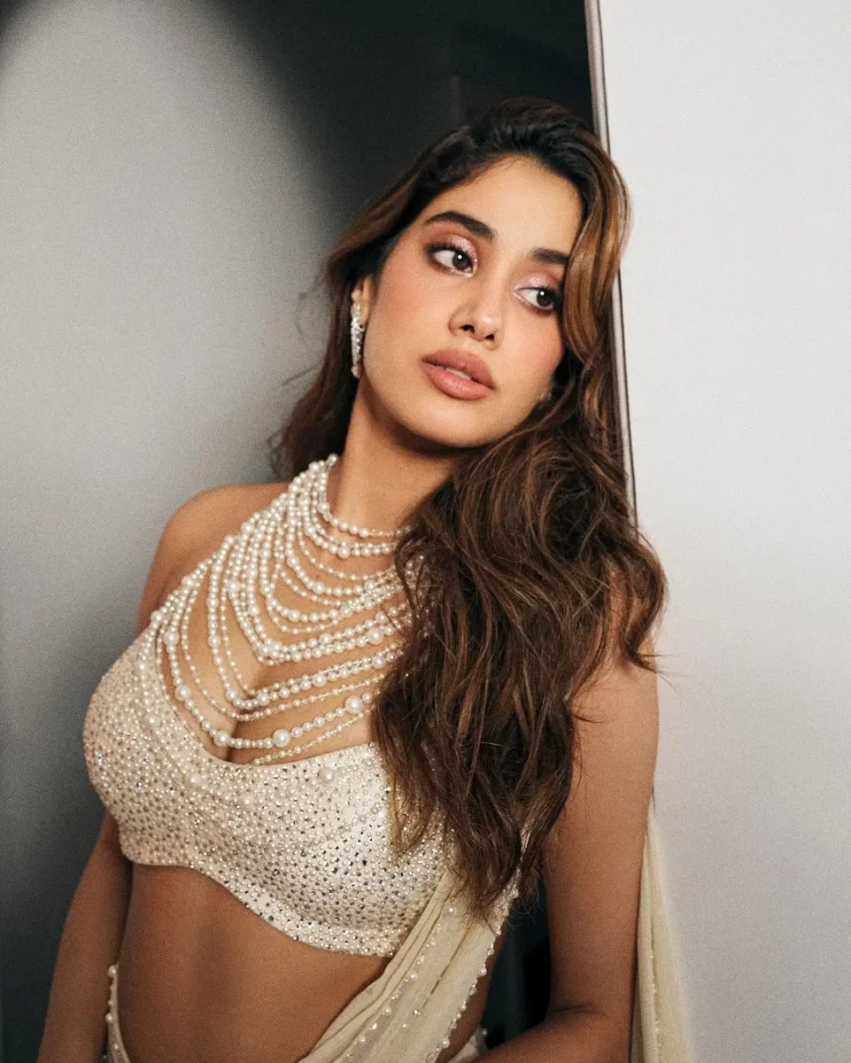 Why is Bollywood actress Janhvi Kapoor the queen of social media?